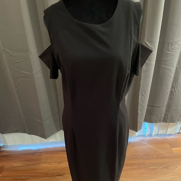 Tahari Dresses & Skirts - Tahari Black Cold Shoulder Dress